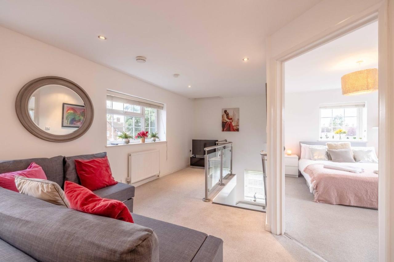 Windsor Wexham One Bedroom Home Sleeps Four Slough Exterior foto